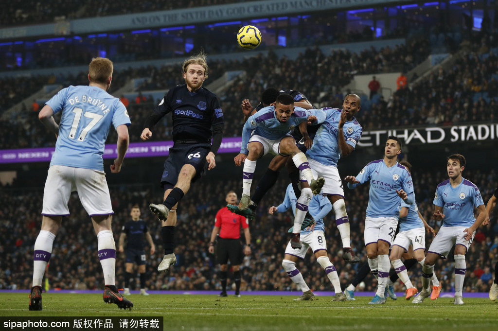  库杜斯梅开二度，布莱顿主场轻取埃弗顿  