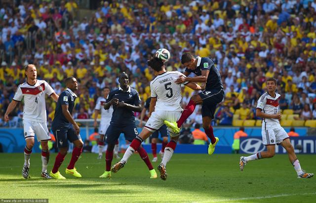  阿雅克肖定位球配合精妙,头球破门成为制胜法宝